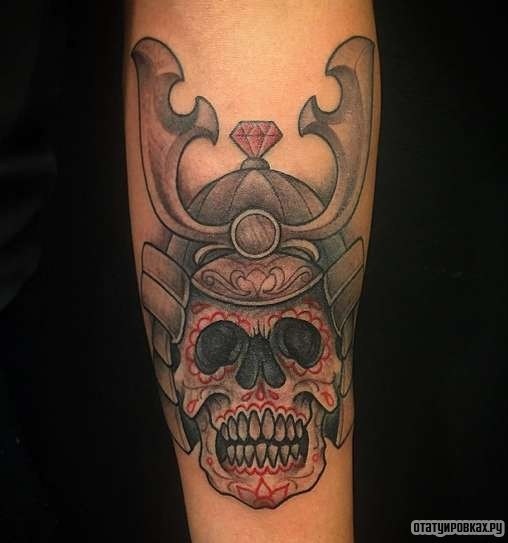 Фотография татуировки под названием «Череп викинг»