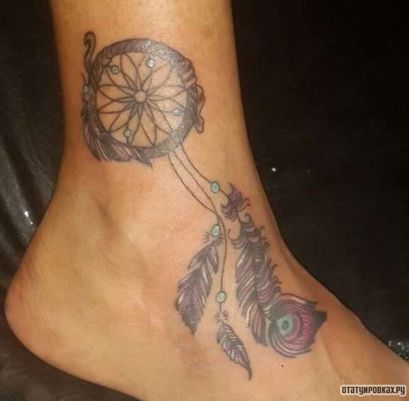 Фотография татуировки под названием «Ловец снов с перьями»
