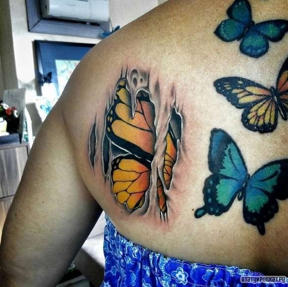 Фотография татуировки под названием «Бабочка под кожей»