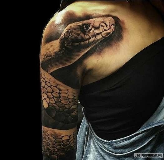 Фотография татуировки под названием «Спокойная змея»