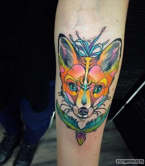 Фотография татуировки под названием «Лиса с перьями»