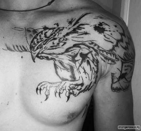 Фотография татуировки под названием «Орел приземляется»