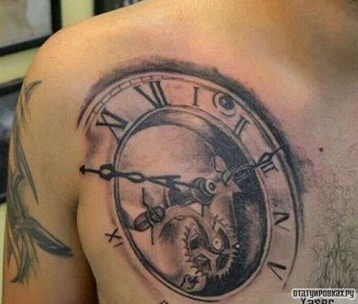 Фотография татуировки под названием «Часы с римскими цифрами»