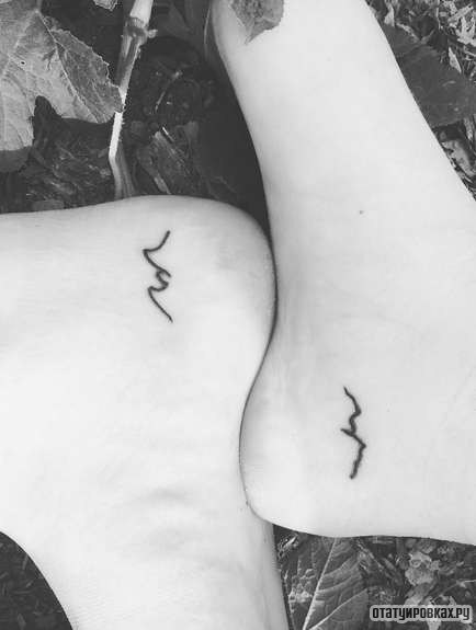 Фотография татуировки под названием «Две линии»