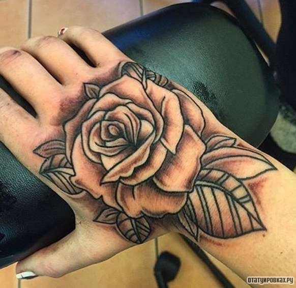 Фотография татуировки под названием «Контур розы»