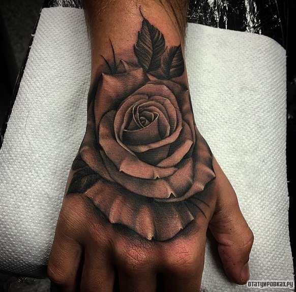Фотография татуировки под названием «Темная роза»
