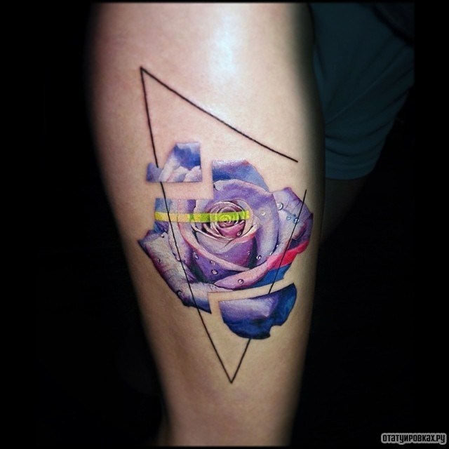 Фотография татуировки под названием «Синяя роза в абстракции»
