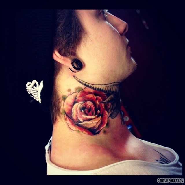 Фотография татуировки под названием «Роза с щупальцами»