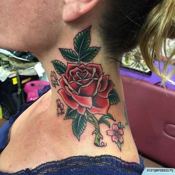 Фотография татуировки под названием «Типичная роза с листьями»