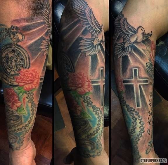 Фотография татуировки под названием «Крест с птицей и розой»