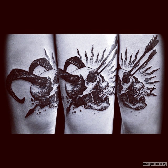 Фотография татуировки под названием «Череп с рогами со стрелами в глазах»