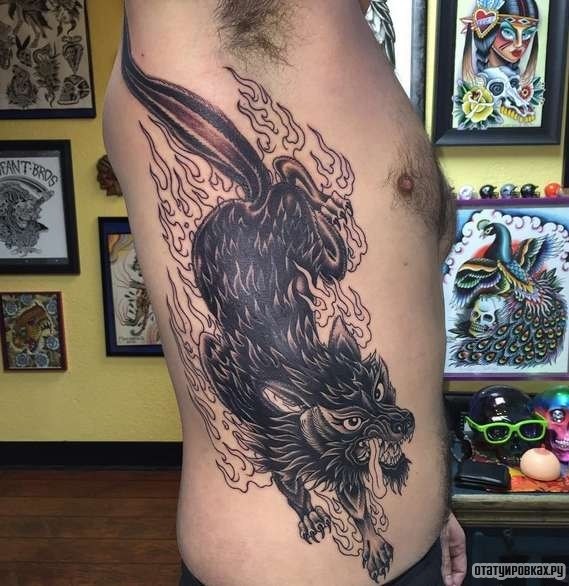 Фотография татуировки под названием «Волк в пламени»