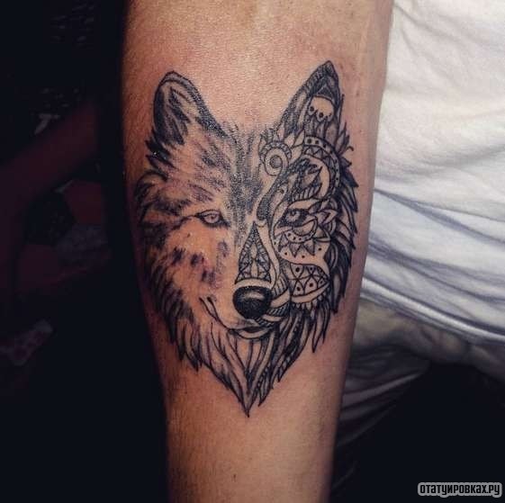 Фотография татуировки под названием «Волк с узором»