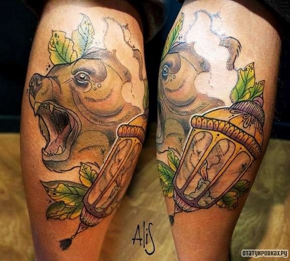 Фотография татуировки под названием «Медведь с фонарем»