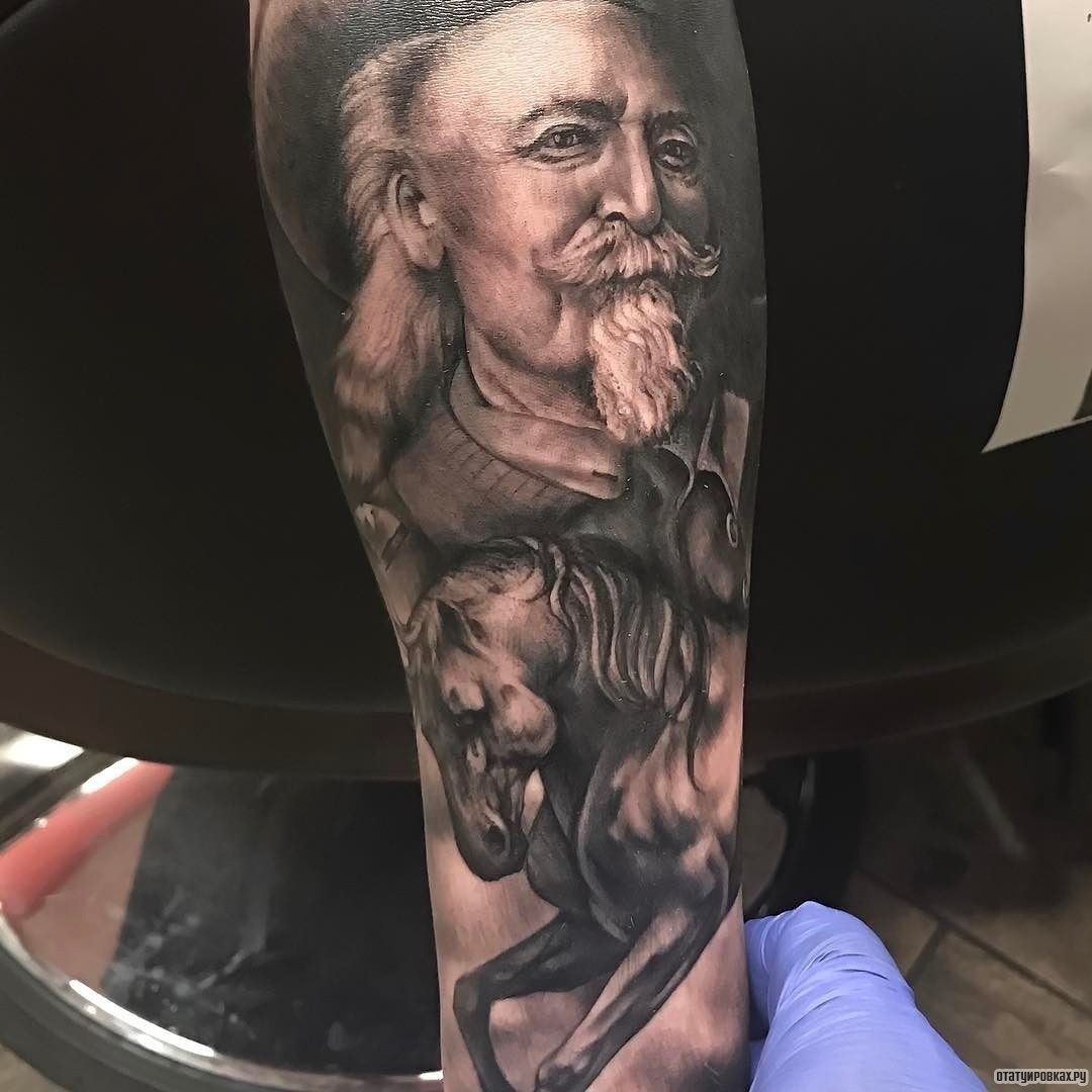 Фотография татуировки под названием «Лошадь с человеком»