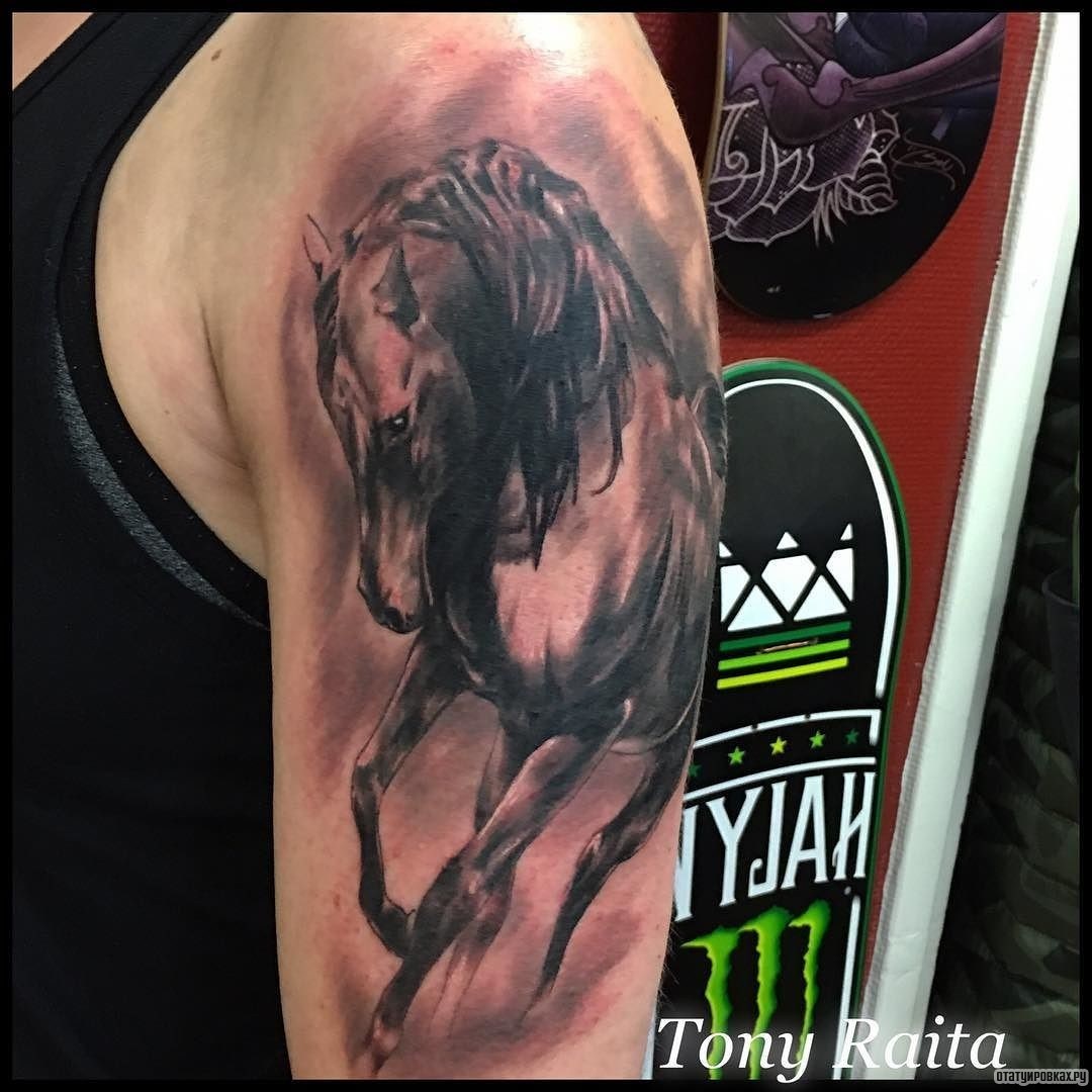 Фотография татуировки под названием «Лошадь в движении»