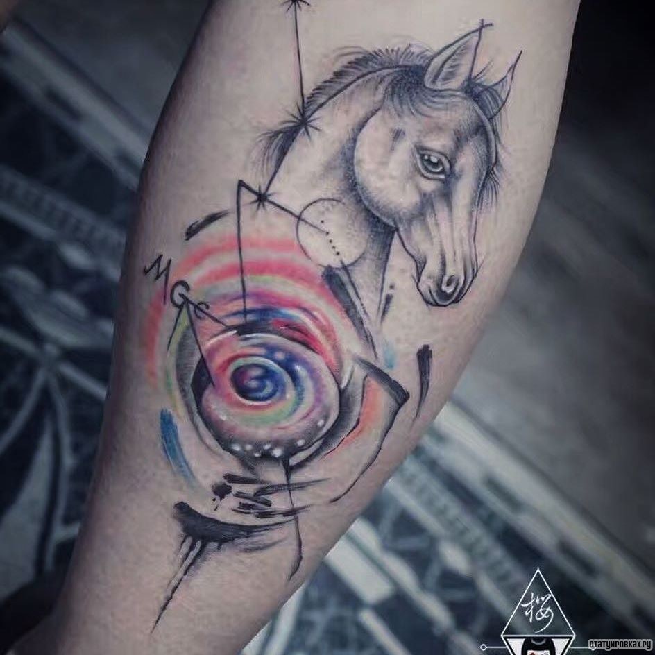 Фотография татуировки под названием «Лошадь с абстрактными узорами»