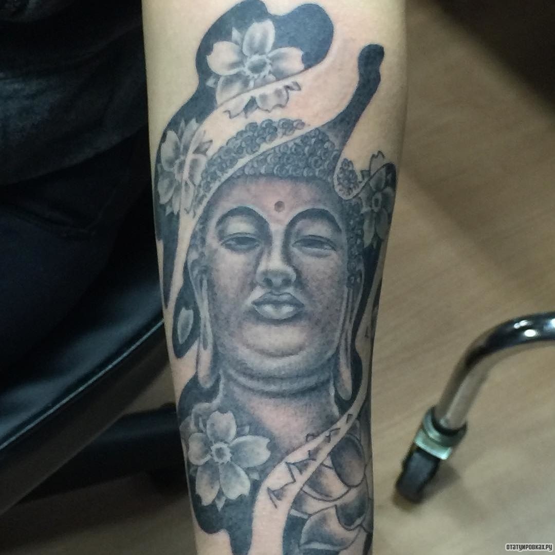 Фотография татуировки под названием «Будда и цветы»