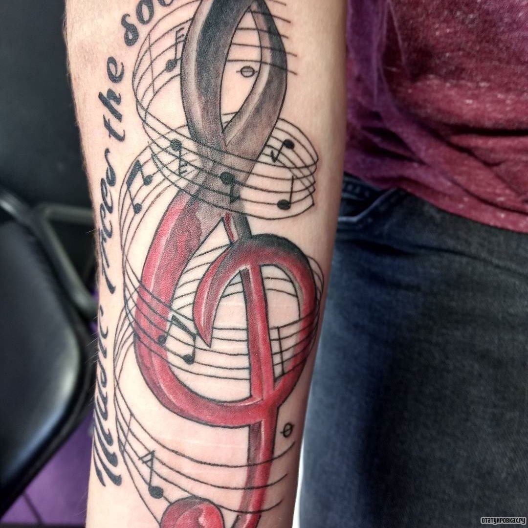 Фотография татуировки под названием «Скрипичный ключ с нотами»