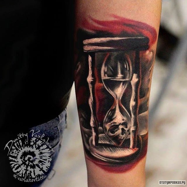 Фотография татуировки под названием «Песочные часы»