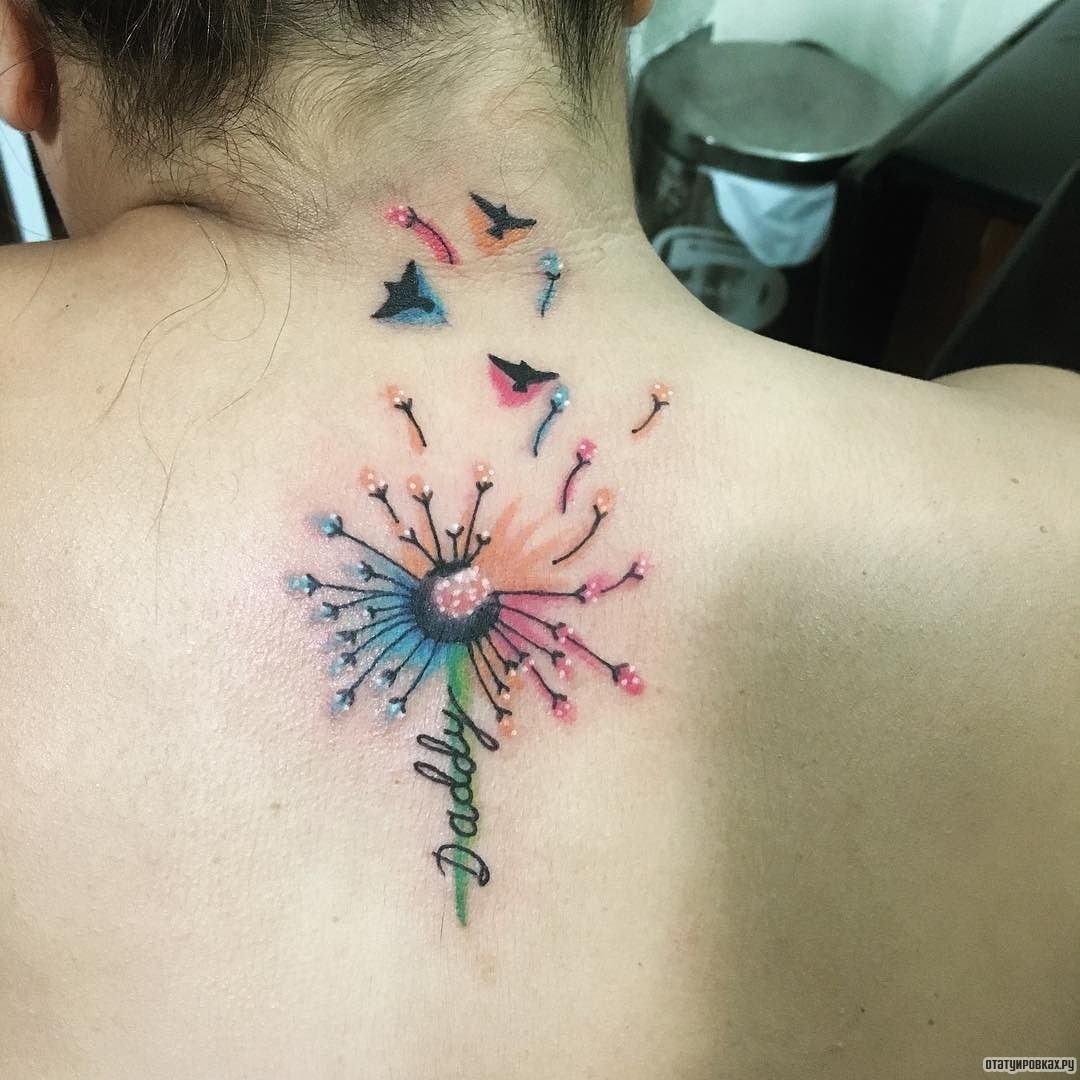 Фотография татуировки под названием «Одуванчик в красках и надпись»