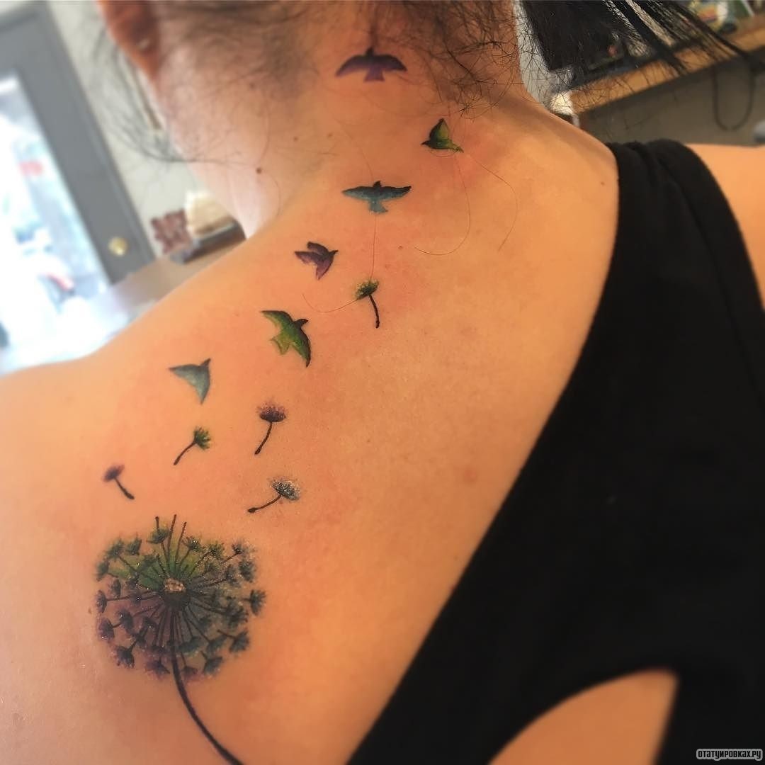 Фотография татуировки под названием «Одуванчик и птицы»