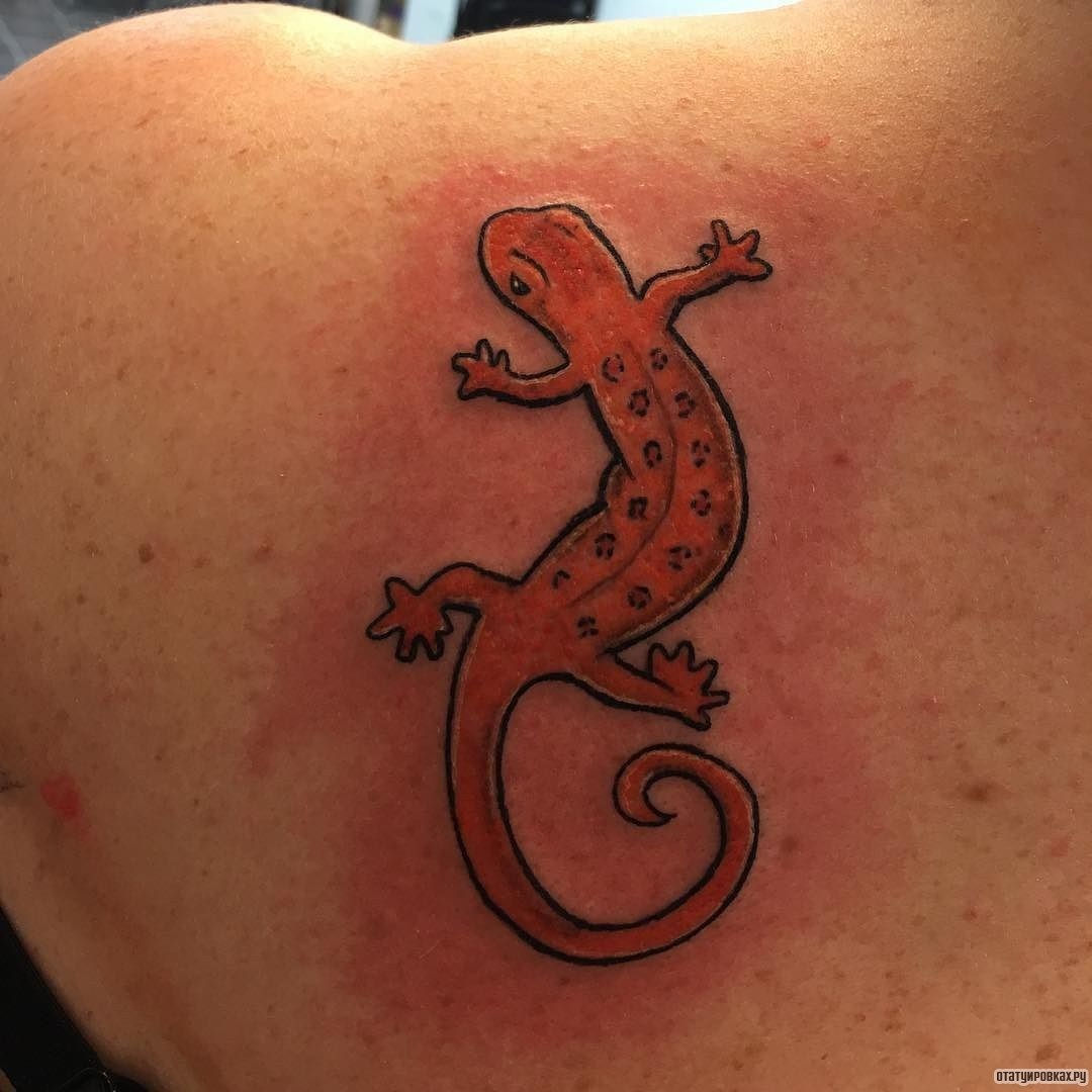 Фотография татуировки под названием «Оранжевая ящерица»