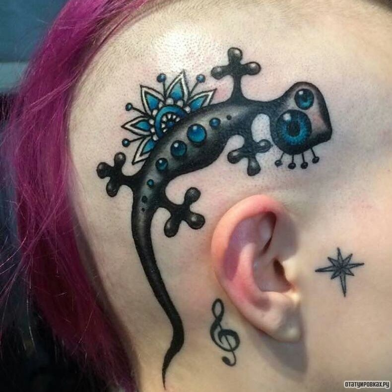 Фотография татуировки под названием «Ящерица с голубым узором»