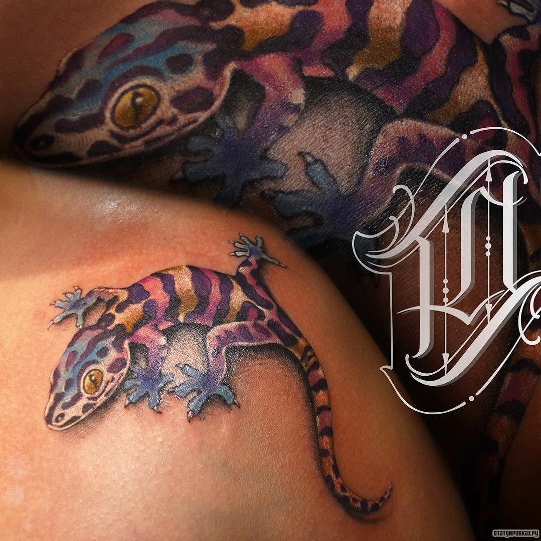 Фотография татуировки под названием «Ящерица сиренево-желтая»