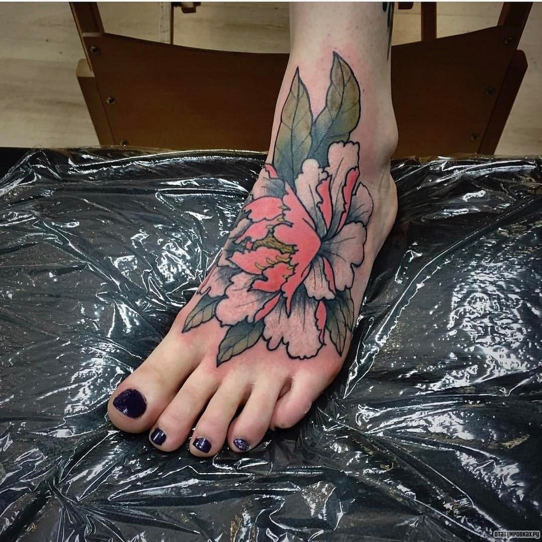 Фотография татуировки под названием «Распустившийся пион»