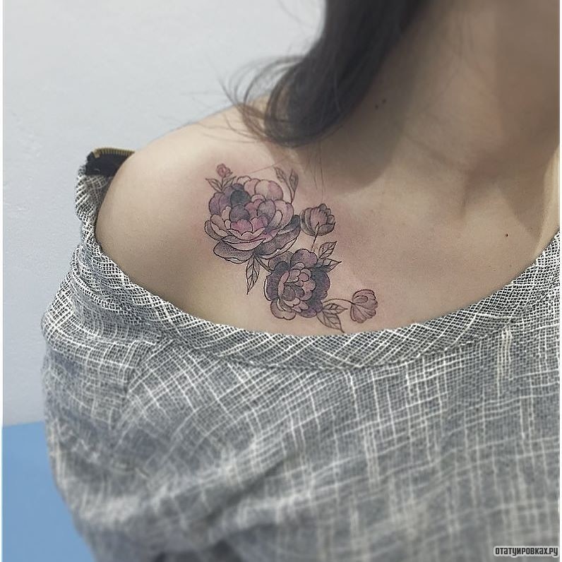 Фотография татуировки под названием «Пионы с нежными тонами»