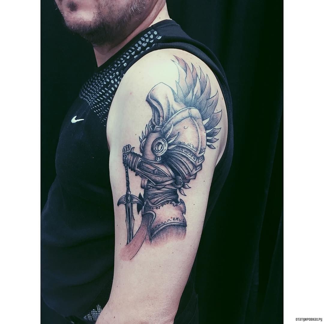 Фотография татуировки под названием «Архангел с крыльями и мечом»