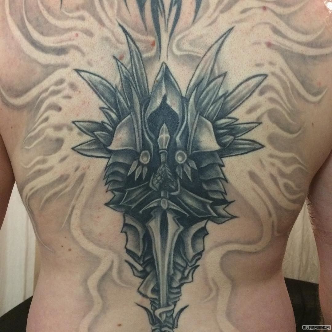 Фотография татуировки под названием «Архангел с мечом в руках»