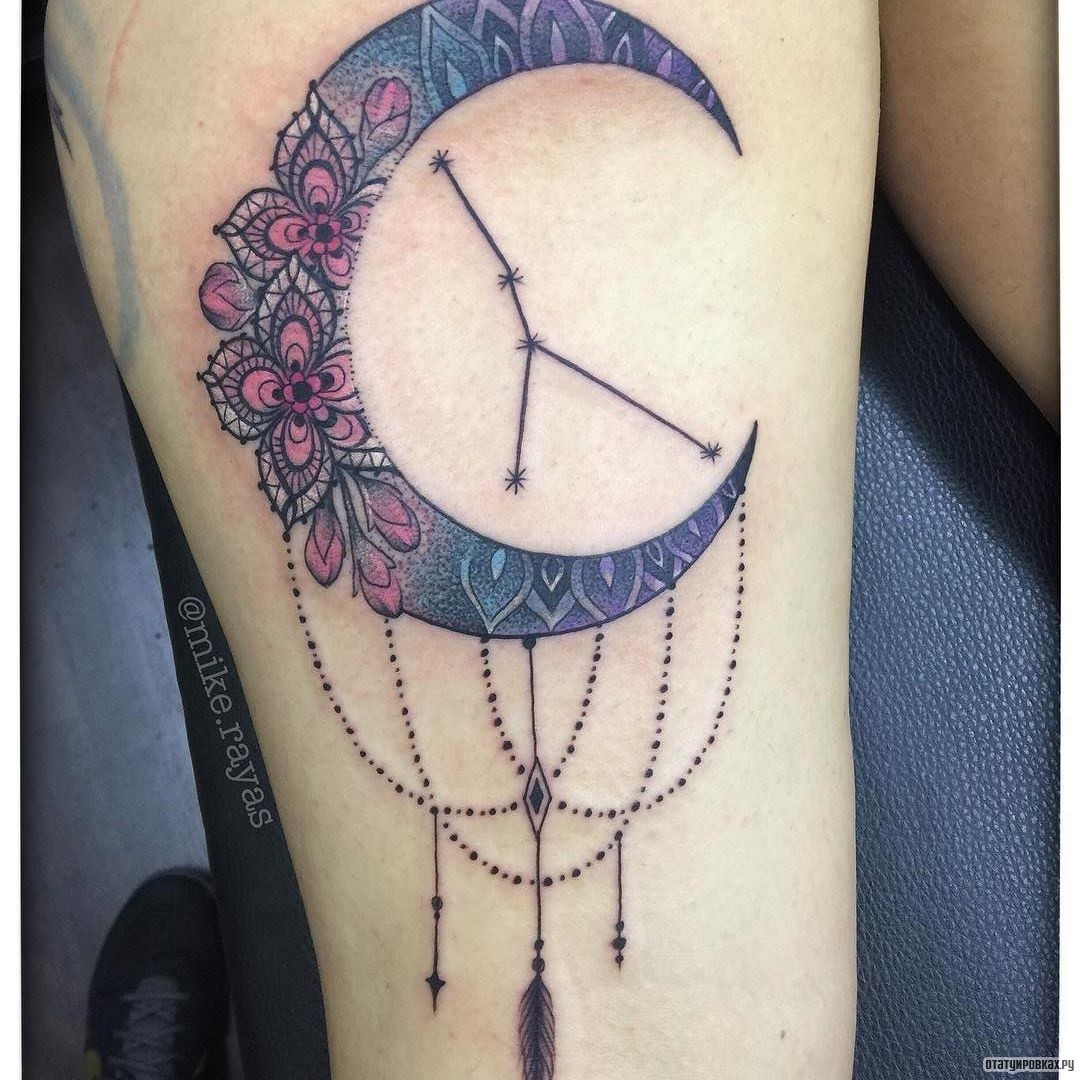 Фотография татуировки под названием «Луна - узором с цветами»
