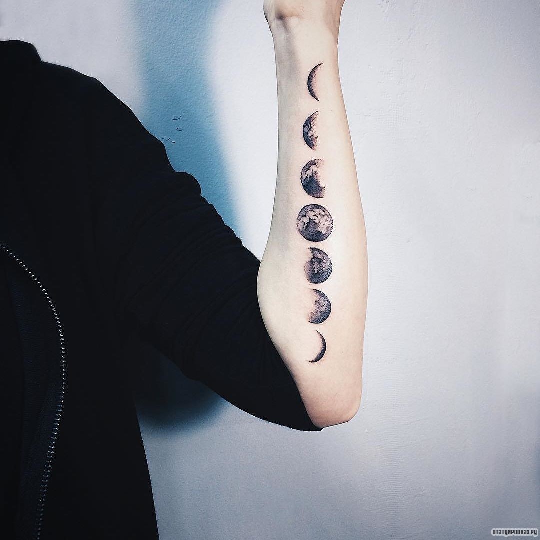 Фотография татуировки под названием «Луна - все циклы»