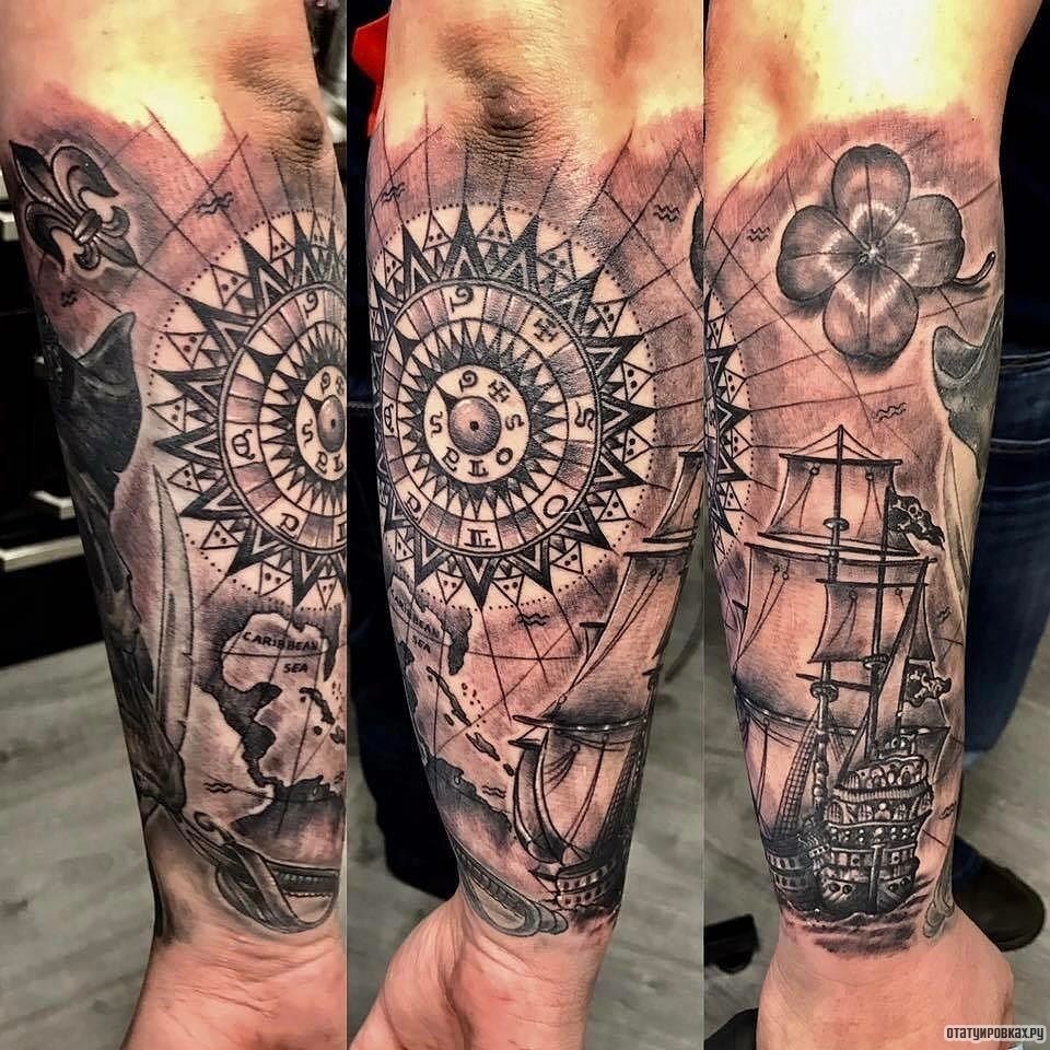Фотография татуировки под названием «Пиратский корабль, узор и клевер»