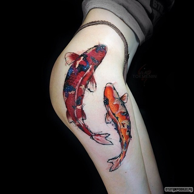 Фотография татуировки под названием «Два цветных карпа»