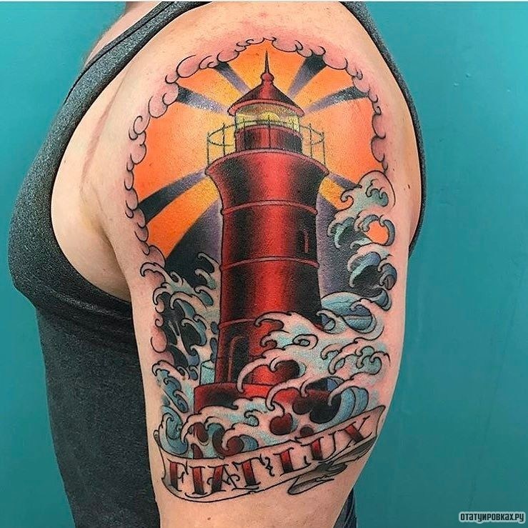 Фотография татуировки под названием «Маяк в волнах с лентой»