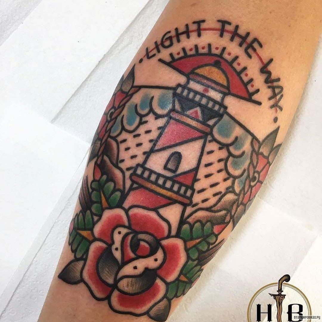 Фотография татуировки под названием «Маяк, роза и надпись»