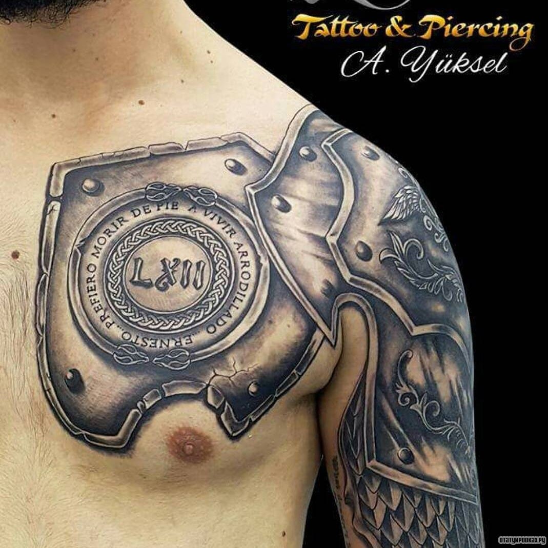 Фотография татуировки под названием «Латы с цифрами и кельтским узором»