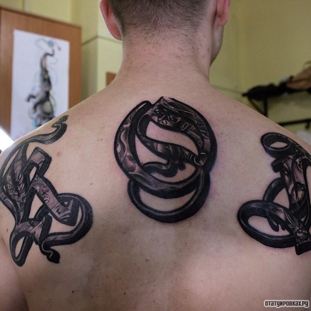 Фотография татуировки под названием «Ремень»