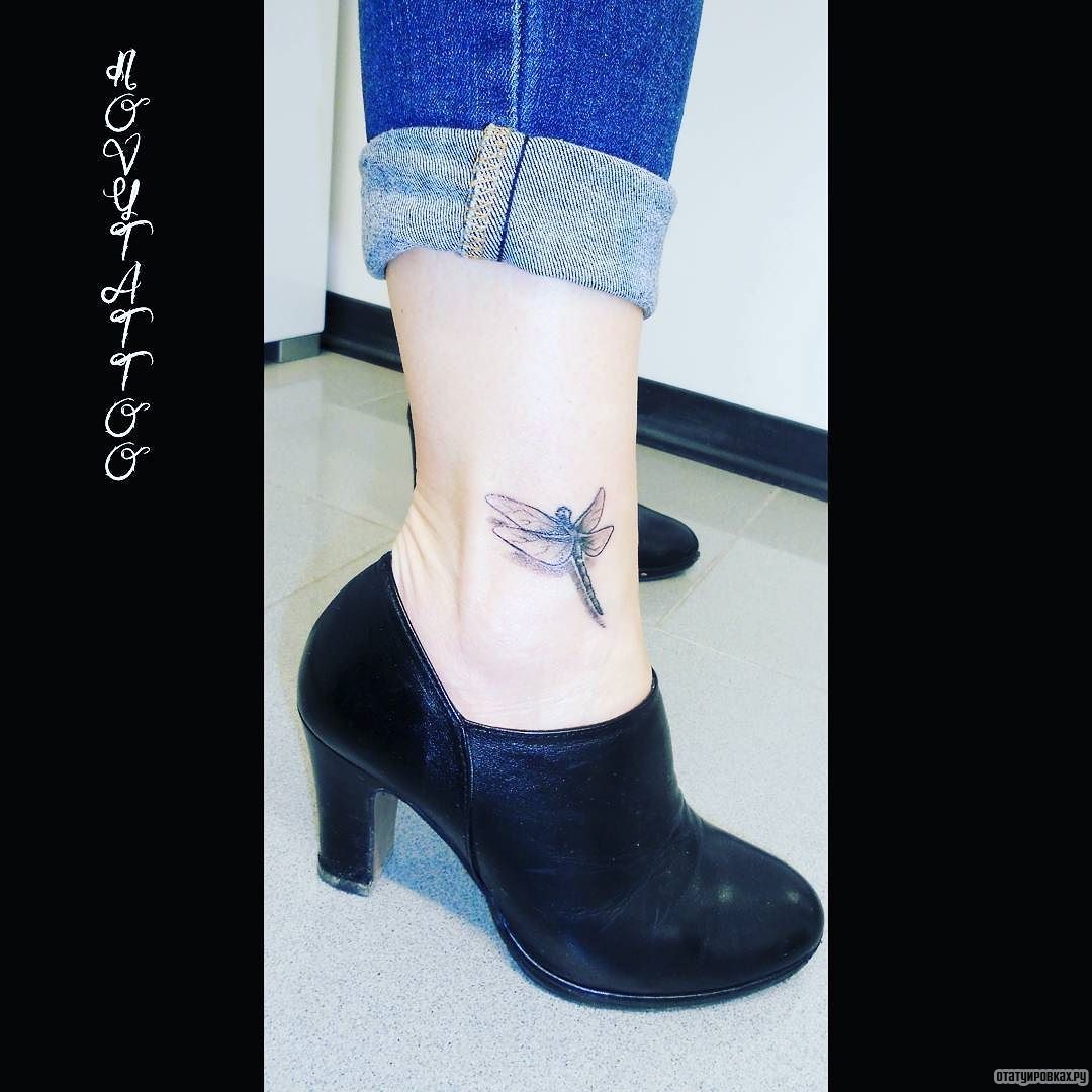 Фотография татуировки под названием «Небольшая стрекоза»
