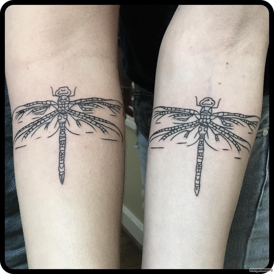 Фотография татуировки под названием «Две стрекозы»