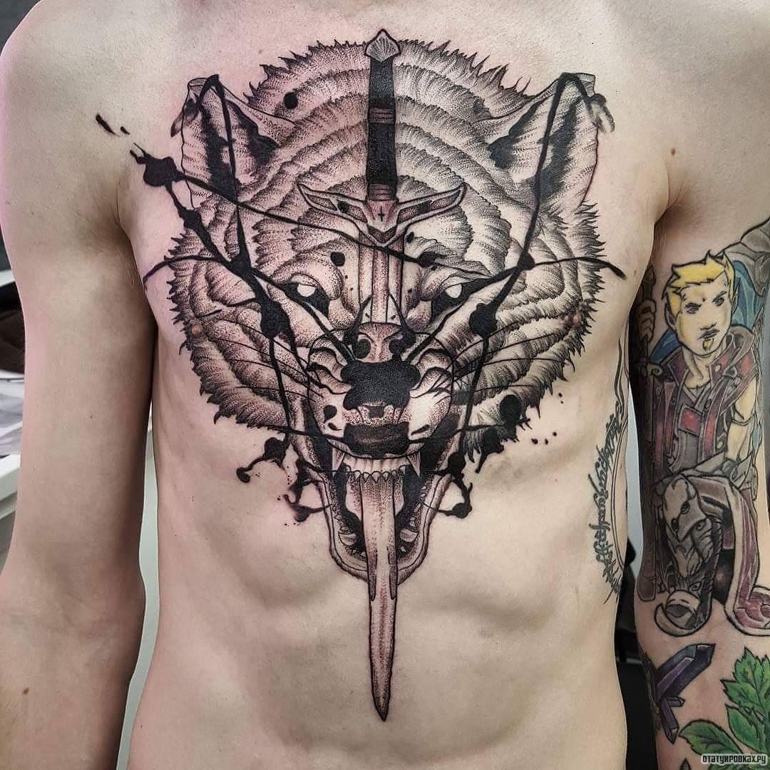 Фотография татуировки под названием «Голова волка с пронизанным мечом»