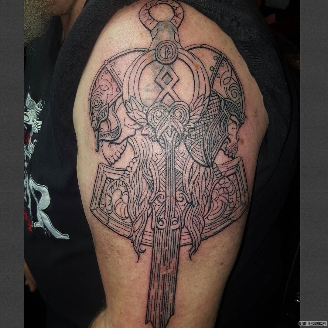 Фотография татуировки под названием «Меч и узоры»