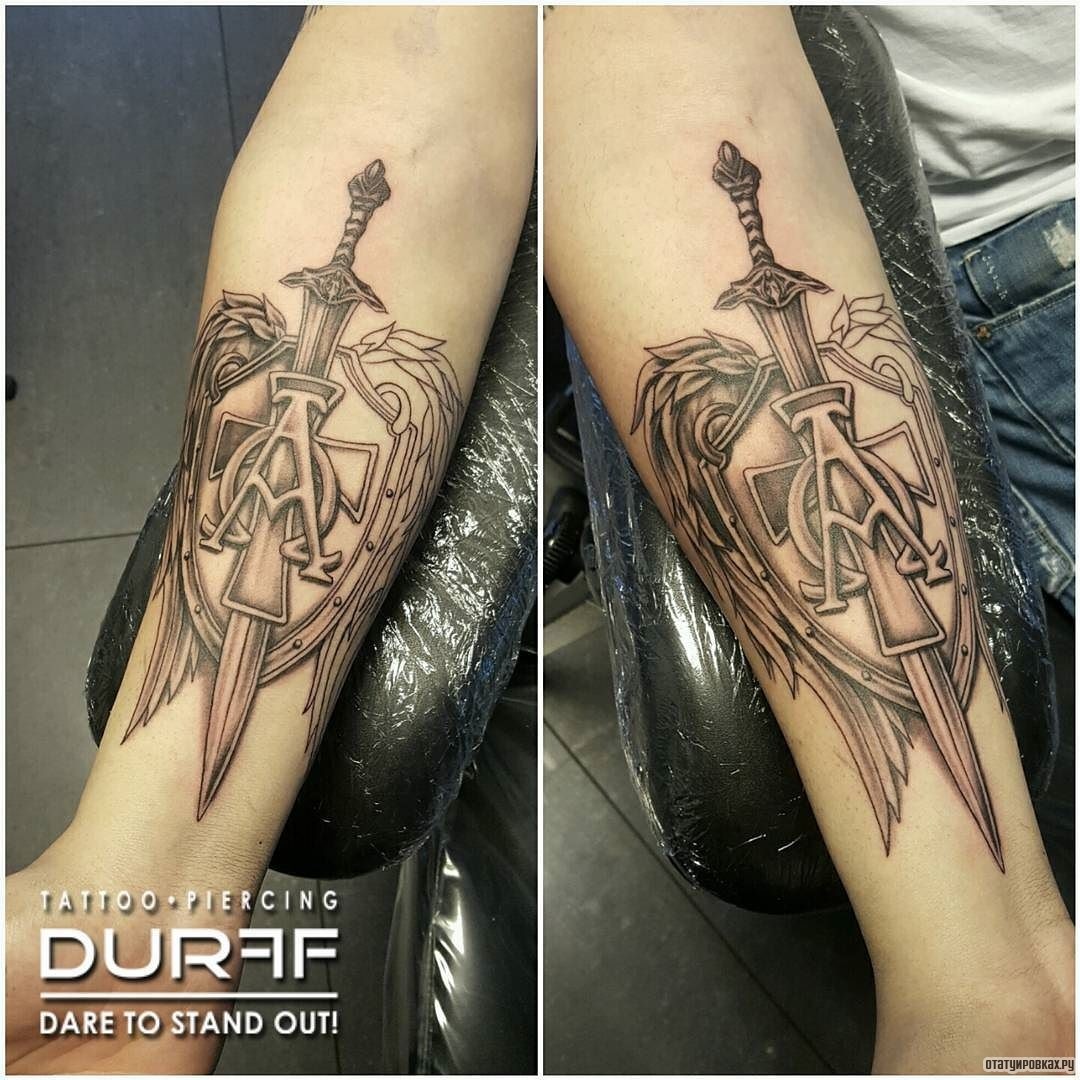 Фотография татуировки под названием «Меч с крыльями и буквой А»