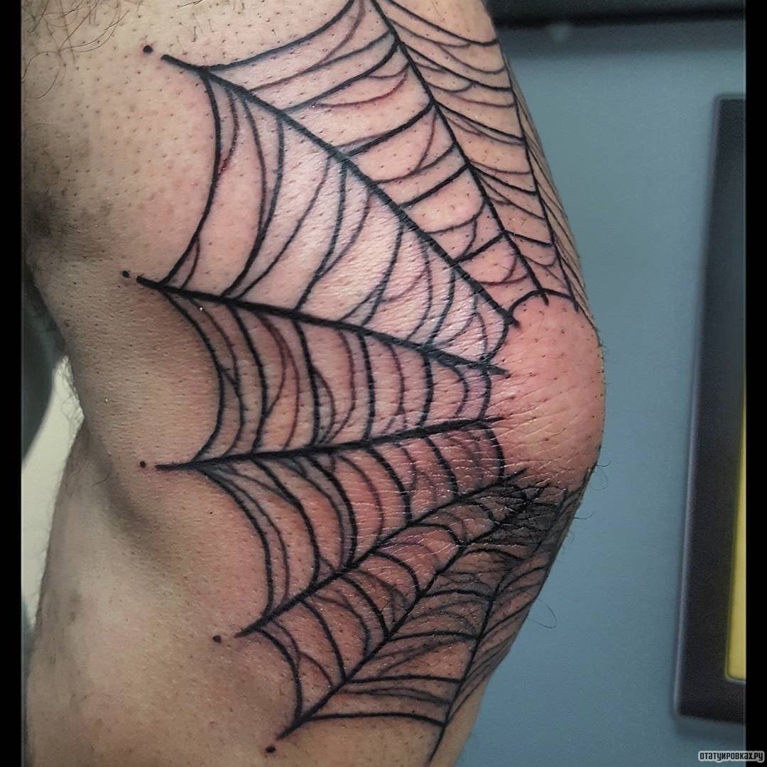 Фотография татуировки под названием «Паутина из линий»