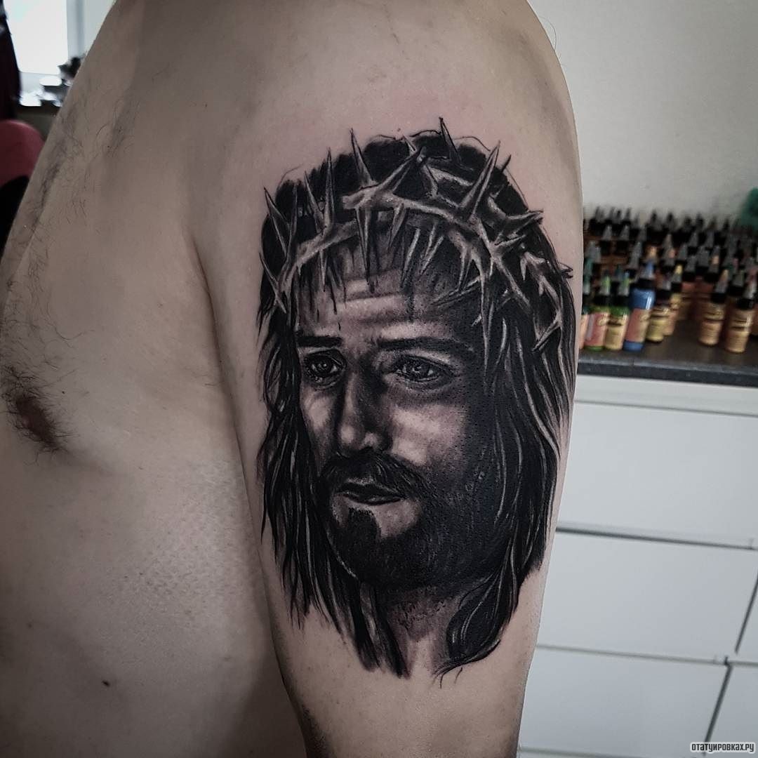 Фотография татуировки под названием «Иисус в темном исполнении»
