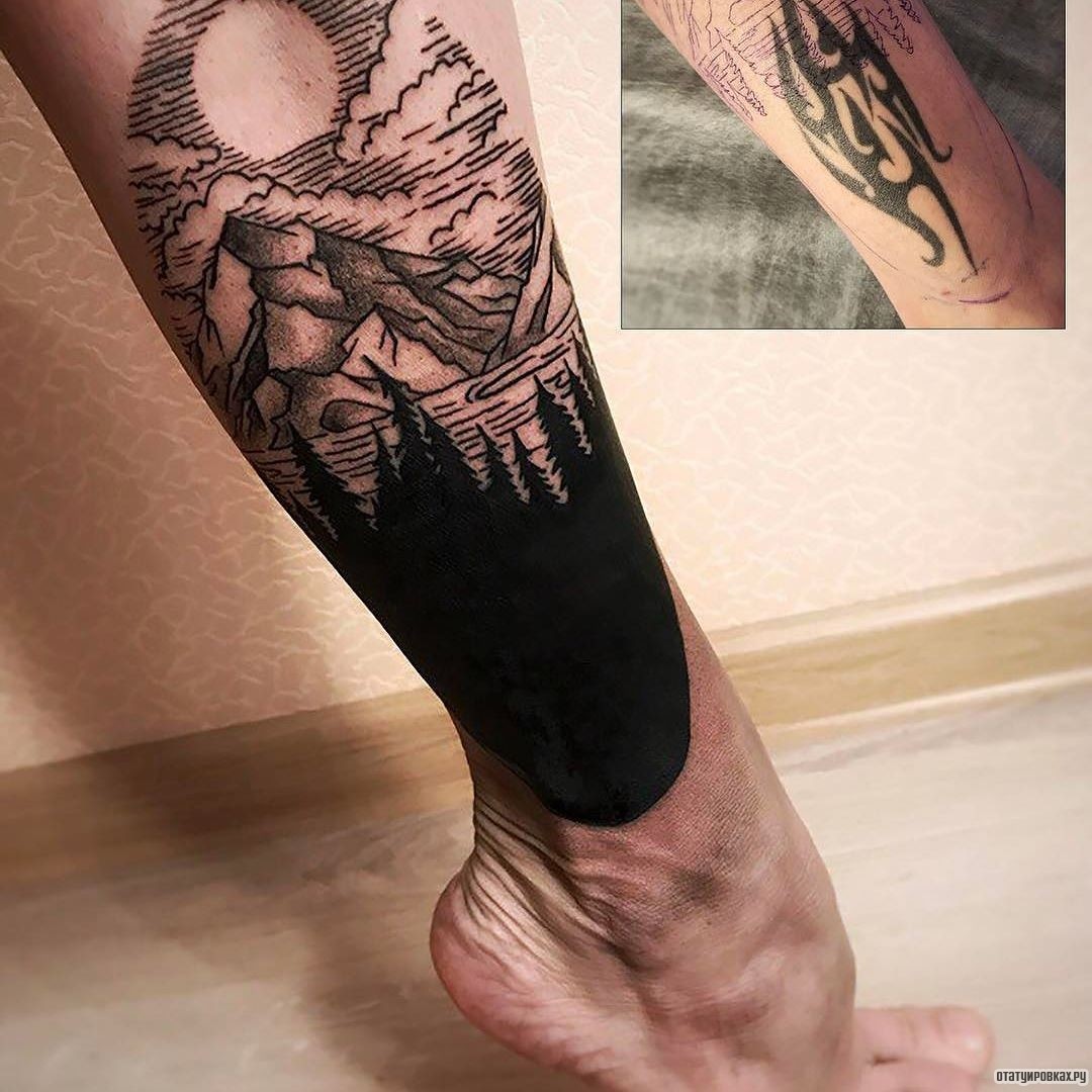 Фотография татуировки под названием «Горы с черными елками»