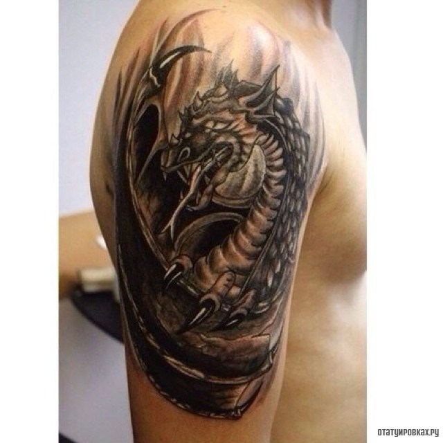 Фотография татуировки под названием «Дракон с когтями»